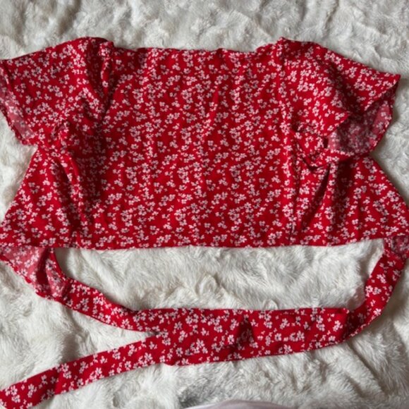 Shein Ladies Red White Floral Crop Wrap Top V-Neck Short Sleeve Blouse Size XS - Picture 5 of 9